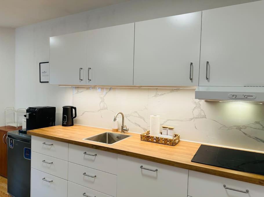 Family-Friendly Prague 5 Stay Экстерьер фото
